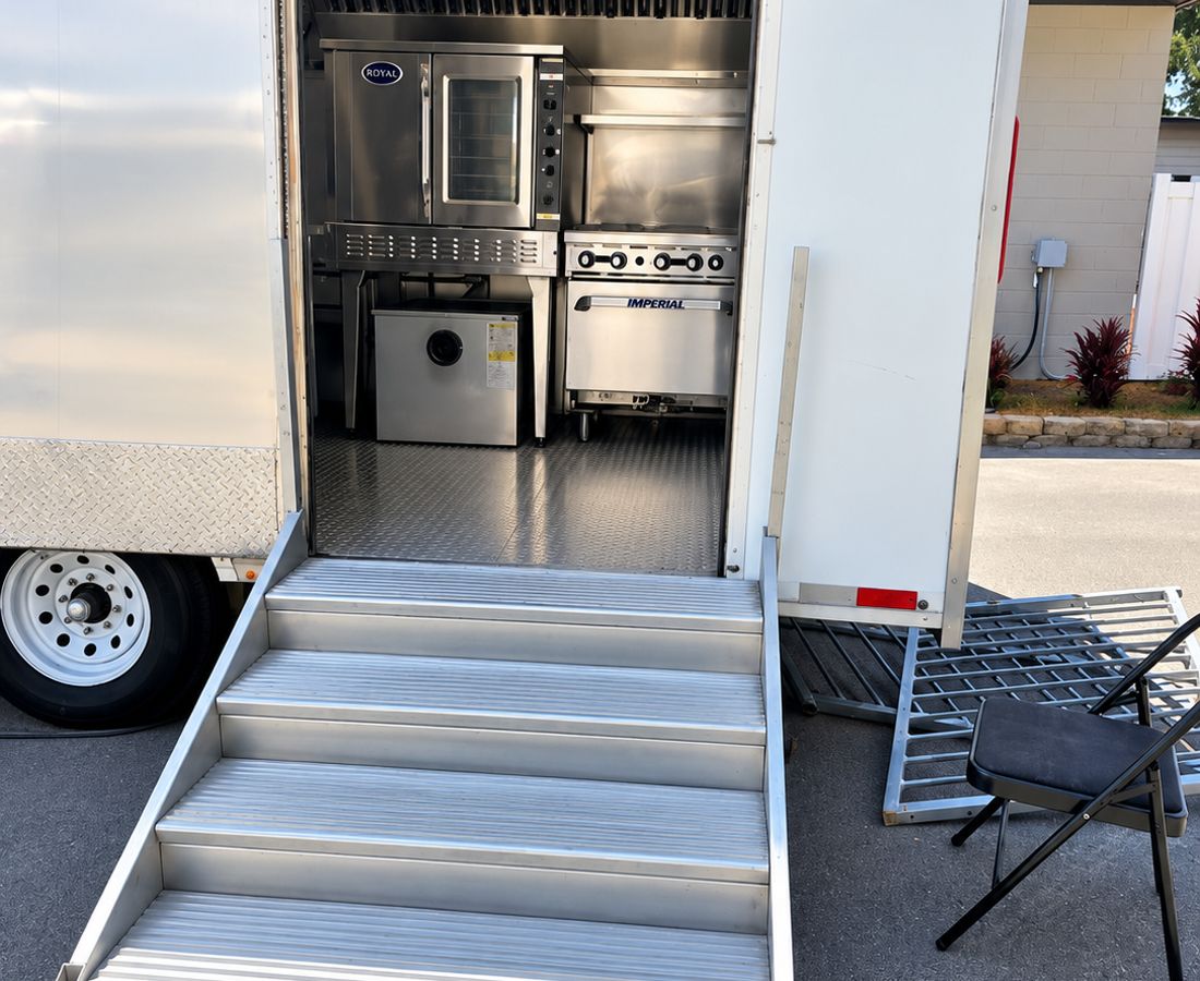 26 ft Bulk Mobile Kitchen